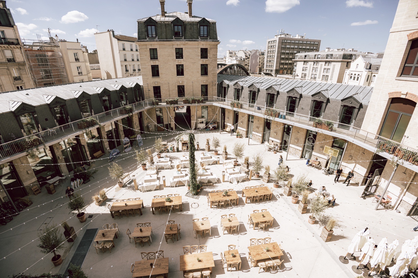 La cour intérieure de La Caserne, à Paris